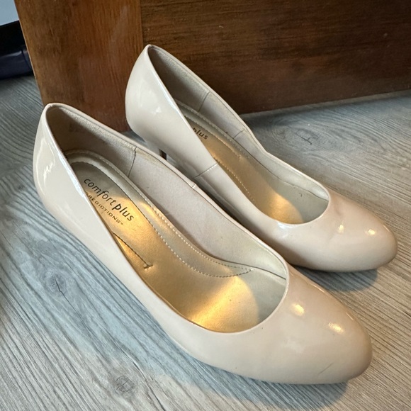 COMFORTPLUS/PREDICTIONS TAN PATENT LEATHER SHOES PUMPS SIZE 8 - Picture 2 of 4